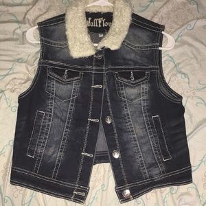 Shirt sleeve jeans jacket